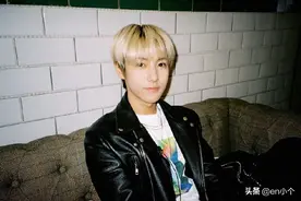 NCT DREAM官推更新一组照片 玩起游戏来超虎的梦梦 有趣认证图片