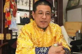 男子戴着价值过亿的乾隆扳指，此人是谁？图片