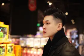 关九海被师父郭德纲在线翻牌好慌张，栾云平胆儿真大图片