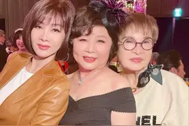 林心如为母办70大寿太奢华！霍建华陪笑合影，曾志伟前妻也捧场图片