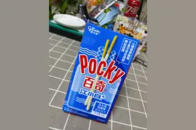江小白跨界联手百奇：白酒味儿饼干，你敢尝尝么？图片