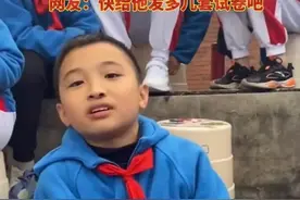 小学生苦口婆心“催婚”25岁女老师，让老师都没想到！网友吵翻了图片