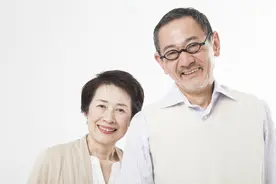 女人绝经后，就要远离“夫妻生活”？老实说，这2个好处很实在图片