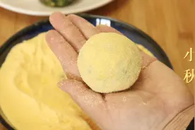 春天应多吃这个菜，2块钱买1捆，玉米面里滚一滚，吃过就忘不了图片