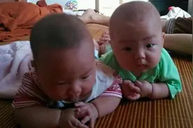 爸爸姓“滚”，为给双胞胎起名挠破头，爷爷随口一取，民警都点赞图片