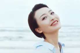 杨菲洋具有优雅气质，柔情似水情感饱满演唱风，民谣唱出自己风格图片