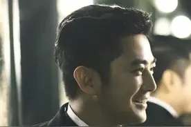 跳过舞，演过戏，43岁中年男人曾坐马路边痛哭，如今成知名导演图片
