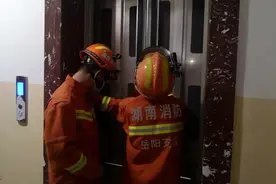 凌晨，岳阳一小区三部电梯同时故障，2居民被困16层40分钟！图片