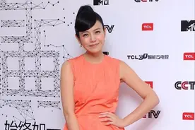 陈晓妻子小包子脸还挺可爱，穿粉裙少女感十足，当妈也能这么嫩图片