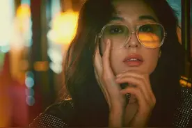 全智贤 Vogue Korea  2019年6月刊 眼镜装图片