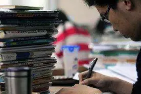 高一学生现状：一天只睡5小时，一周只休半天假，这样学有意思吗图片