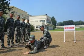 天津警备区 打铁更需自身硬 争做优秀引路人图片