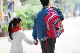 课后服务正在进行，一老师公然劝退晚托惹怒家长，学校直接开除图片