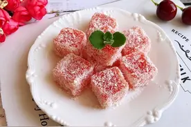 西红柿也可以做成糕点，口感Q弹，香甜软糯，裹上一层椰蓉，好吃图片