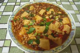 麻婆豆腐、虾仁炒玉米、清香盐水鸡，三道味美下饭的家常美食料理图片