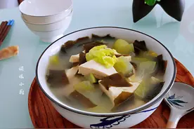 天热了多吃素食，几样食材放一起炖一锅，味道清淡，低脂低热量图片
