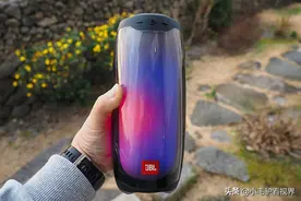 “闪着光的”音箱JBL Pulse4是你晚上必备的效果利器吗图片