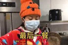 雨衣妹妹----率百家店免费为医护送盒饭图片