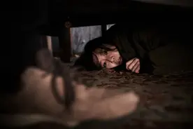 被选中的独居女性图片
