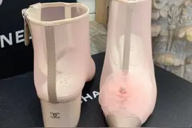3万元一双的香奈儿花朵鞋，上架被一抢而空，网友原谅我不懂时尚图片