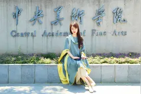 九大美院“学士服”美上热搜！设计也太绝了，网友：羡慕哭了图片