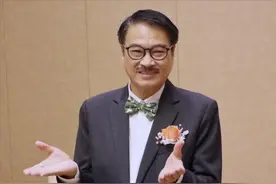 吴孟达灵堂现场遗照曝光，周星驰刘德华送的花牌最为显眼图片