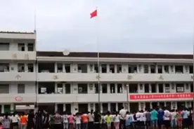 陕西一小学克扣学生营养餐，19斤瘦肉变8.4斤，校长被免职视频封面