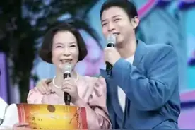 悲情女人仲小萍：因儿子29年不嫁，两次被辜负，霍尊输了回到原点图片