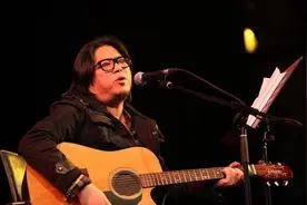 高晓松全家清华，父母都是学霸，在他家里面研究生都是半个文盲图片