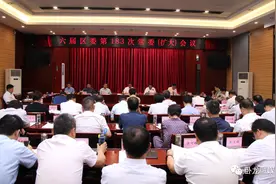 高贤信主持召开常委（扩大）会议 贯彻落实全市领导干部会议和市委常委（扩大）会议精神图片
