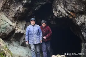 男子捡落榜大学生当媳妇，怕妻子乱跑，住深山20年出行需穿过山洞图片