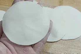 饺子皮没筋道？面点师傅教你正确的和面方法，筋道爽滑煮不破图片
