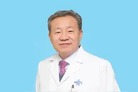 西安交大一附院感染科主任赵英仁 稳、暖、拼的疫线“战狼”图片