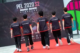 昨晚，PEL和平精英职业联赛炸裂登场！图片
