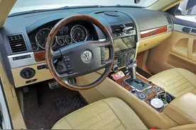 19万入手V8途锐 白色很少见 与R8同引擎图片