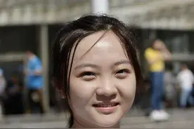 21岁林妙可近照曝光 皮肤白皙妆容精致对镜甜笑比耶图片