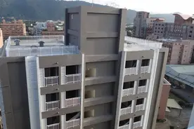 自从住了顶楼，这些倒霉事就全来了，我家入住才知有多么坑图片