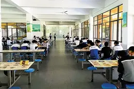投资学校食堂真的可以闷声发大财？别逗了图片