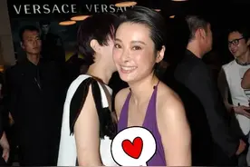 46岁袁立太大胆，深V礼服大秀凹凸感，丰满线条太迷人图片