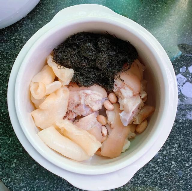 花胶发菜 2026年花胶发菜煲鸡还放什么材料煲汤好