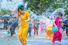传承千年的泼水节因疫情取消了 想痛快“湿身”只等明年花再开！图片