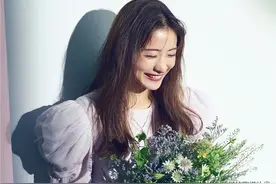 女人上了30岁，尽量穿得贵气点！少穿这3种“衣服”，幼稚没品味图片