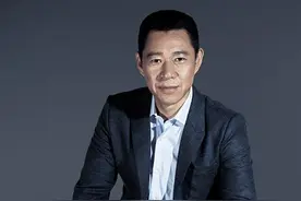 这才是真男人！65岁了，依然坚持健身，一身健美的肌肉胜过小鲜肉图片