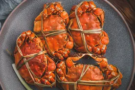 螃蟹便宜多买点，蒸螃蟹，直接上锅是错的，教你3招，鲜美不流黄图片