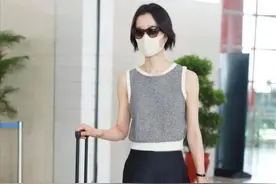 杜鹃瘦到变形，紧身马甲却撑不起，秀"纸片身材"真让人吃惊图片
