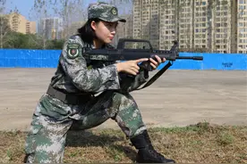 父英雄，“儿”好汉图片