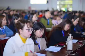 调整每月教师教龄津贴的建议：起点100元，最高可为3000元图片