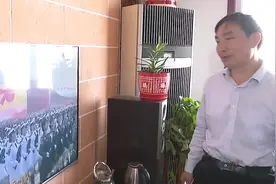 不负重托！父亲在直播里找到受阅女儿 那一刻他满满的自豪视频封面