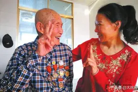 弥补心中遗憾 远嫁广东女儿飞回陪爸妈过年图片