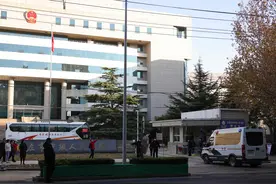 河北曲阳高敬池涉黑案开庭，检方指控：曾指使手下杀害银行职员，被控非法采矿获利3.67亿图片